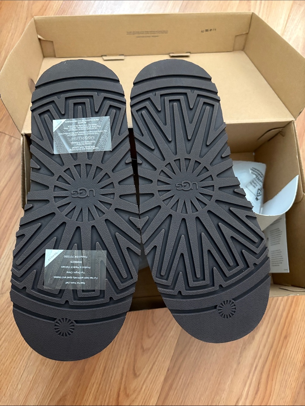 UGG Tazz Caspian Slippers - Picture 7 of 7